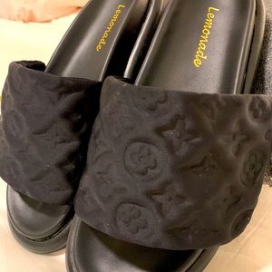 Black Velcro slide sandals | size 7 | contour shape